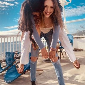 Meet your Posher, Selena